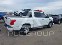 2017 Nissan TITAN фото