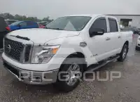 2017 Nissan TITAN фото