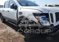 2017 Nissan TITAN фото