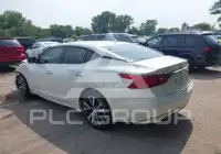 2017 Nissan MAXIMA photo