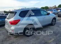 2017 Nissan PATHFINDER photo