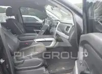 2017 Nissan TITAN photo
