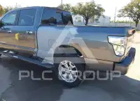 2017 Nissan TITAN фото