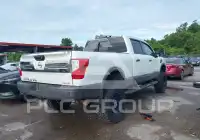 2017 Nissan TITAN фото