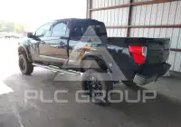 2017 Nissan TITAN фото