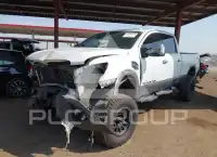 2017 Nissan TITAN photo