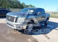2017 Nissan TITAN фото