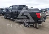 2017 Nissan TITAN фото