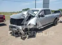 2017 Nissan TITAN фото