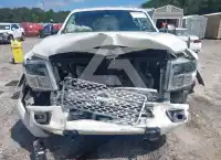 2017 Nissan TITAN фото