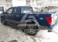 2017 Nissan TITAN фото
