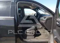 2017 Chevrolet Suburan photo