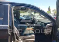 2017 Chevrolet Suburan photo
