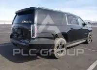 2017 Chevrolet Suburan photo