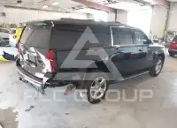 2017 Chevrolet Suburan photo