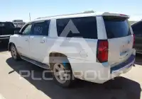 2017 Chevrolet Suburan photo