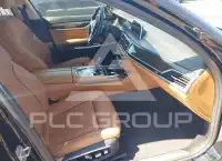 2017 BMW 750 фото