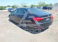 2017 BMW 750 фото