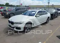 2017 BMW 750 фото