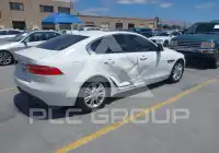 2017 Jaguar XE фото