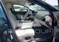 2017 Jaguar XE photo