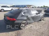 2017 Jaguar XE photo