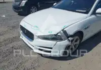 2017 Jaguar XE фото