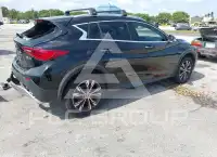 2017 Infinity QX30 фото