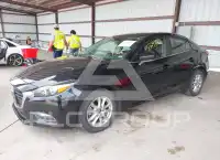 2017 Mazda 3 photo