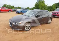 2017 Mazda 3 photo