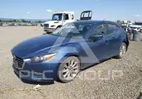 2017 Mazda 3 photo