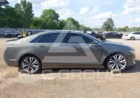 2017 Lincoln MKZ photo