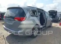 2017 Chrysler PACIFICA photo