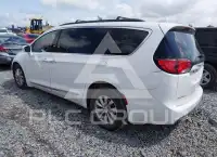 2017 Chrysler PACIFICA photo