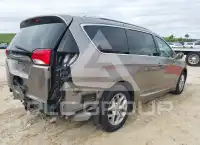 2017 Chrysler PACIFICA photo