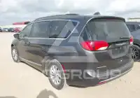 2017 Chrysler PACIFICA photo