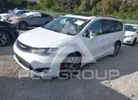 2017 Chrysler PACIFICA photo