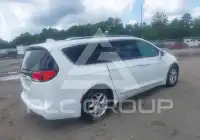 2017 Chrysler PACIFICA фото