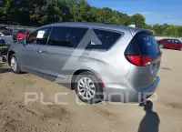 2017 Chrysler PACIFICA photo