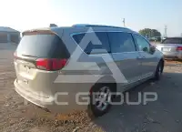 2017 Chrysler PACIFICA photo
