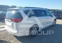 2017 Chrysler PACIFICA photo