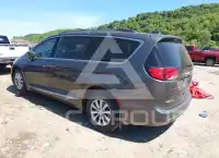 2017 Chrysler PACIFICA photo