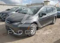 2017 Chrysler PACIFICA photo