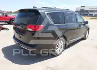 2017 Chrysler PACIFICA photo