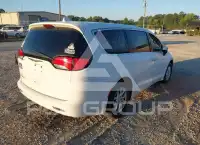 2017 Chrysler PACIFICA photo