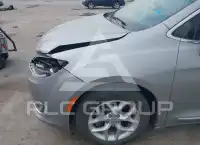 2017 Chrysler PACIFICA photo
