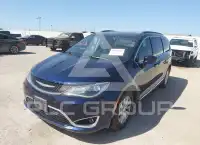 2017 Chrysler PACIFICA photo