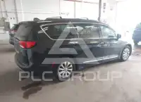 2017 Chrysler PACIFICA photo