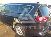 2017 Chrysler PACIFICA photo