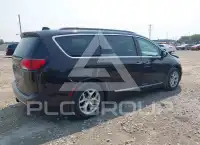 2017 Chrysler PACIFICA photo